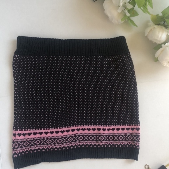 It’s Our Time Knit Mini Skirt Size Medium - Picture 7 of 7